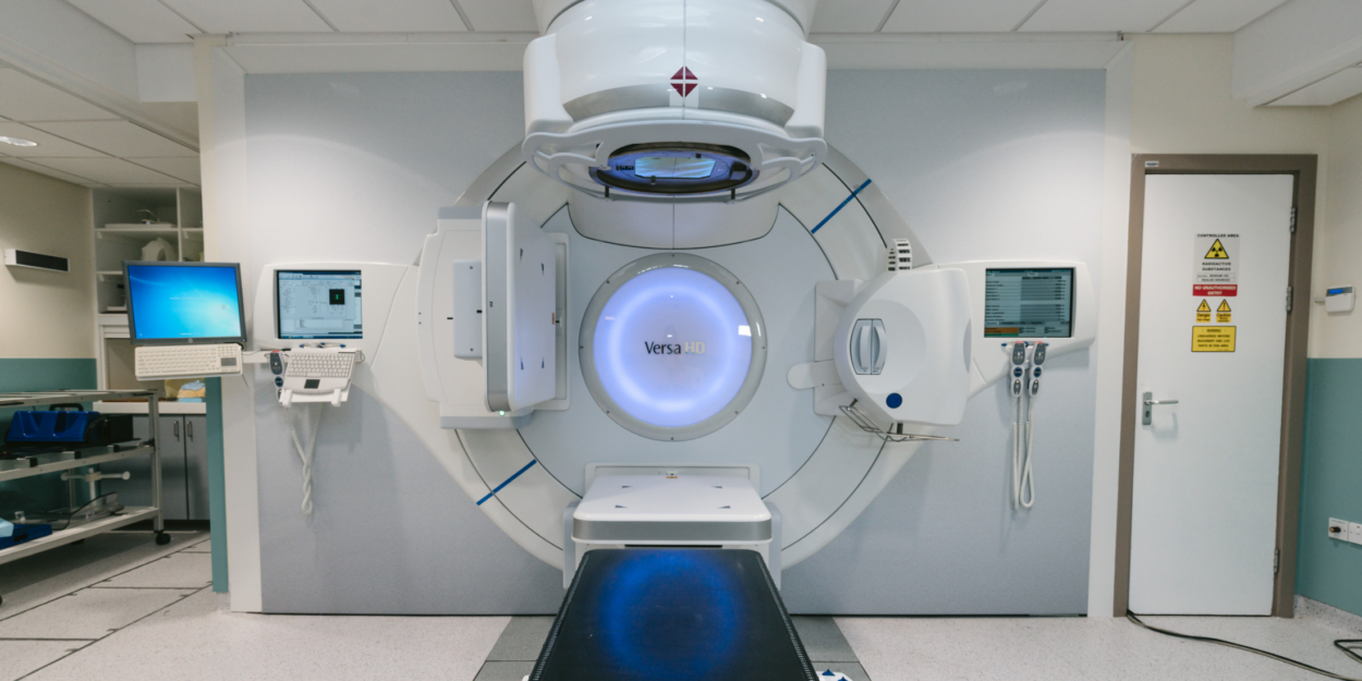 Adroterapia: cos’è e perché la fisica delle particelle può curare il cancro