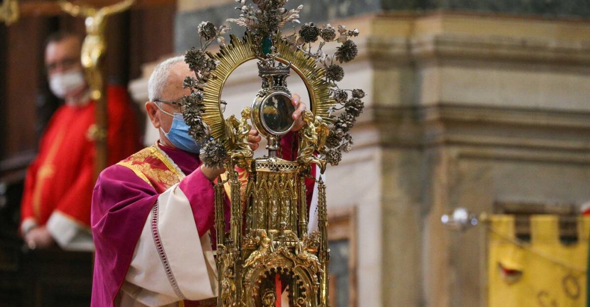 Il miracolo del sangue di San Gennaro: cosa dice la fisica?