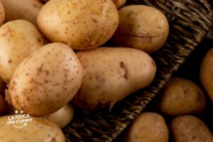 Cuoci le patate in 7 minuti con questo metodo: provare per credere