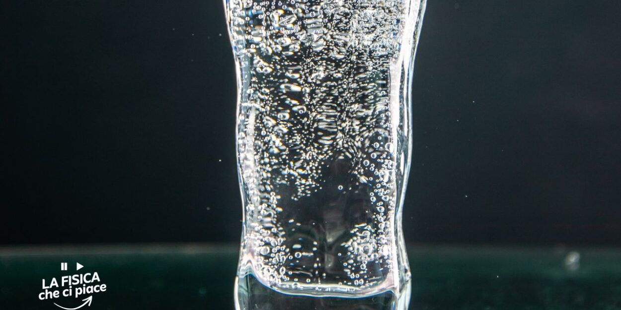L'acqua frizzante fa male? Prima di smettere di berla ecco cosa dice la scienza