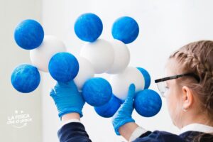 Ti basta una pallina e un imbuto per far avvenire la magia: diverti i bambini con questo esperimento