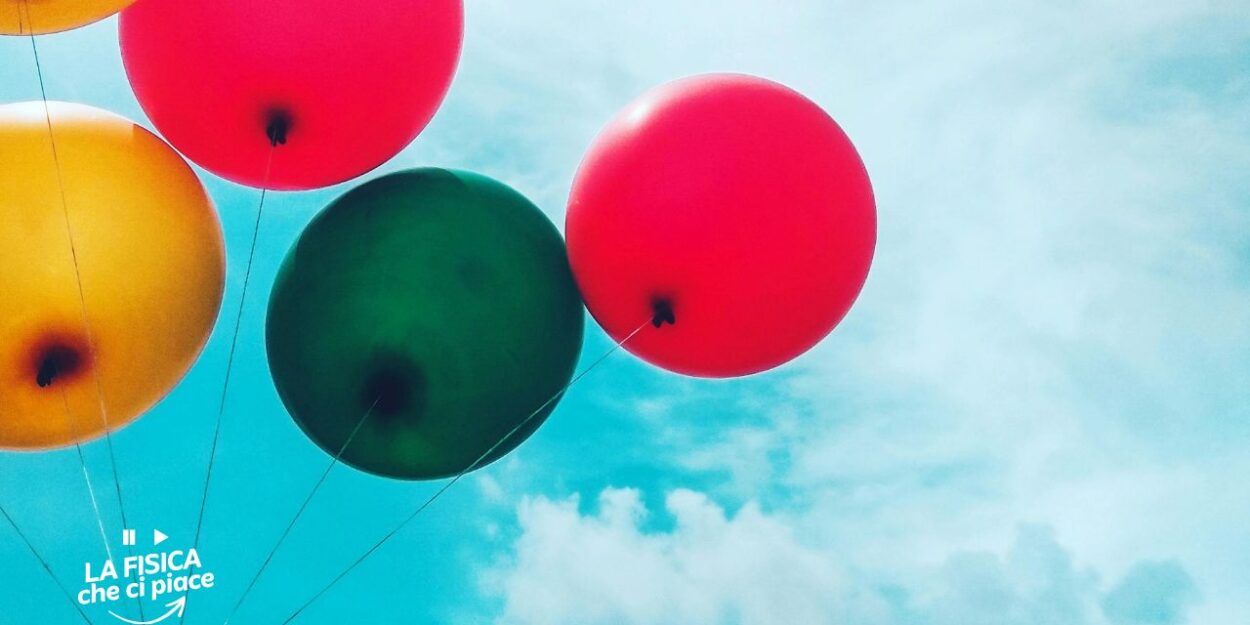 Se posi un palloncino su un chiodo esplode ma su tanti chiodi no: può sembrare un paradosso ma la spiegazione è semplicissima