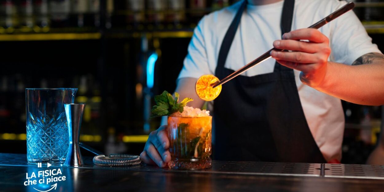 Troppo ghiaccio nei cocktail, ogni volta ci sentiamo truffati ma c'è un motivo: dopo averlo scoperto non ti lamenterai più