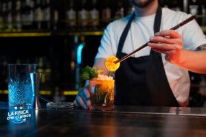 Troppo ghiaccio nei cocktail, ogni volta ci sentiamo truffati ma c'è un motivo: dopo averlo scoperto non ti lamenterai più