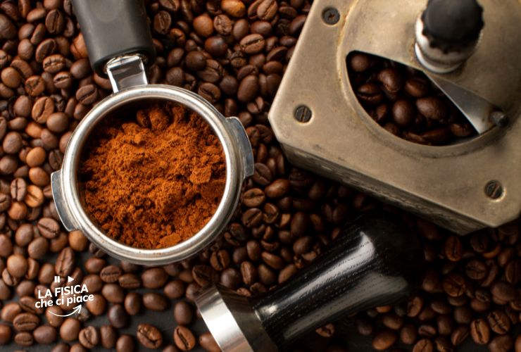 fare-caffe-perfetto-con-la-moka-fisica-che-ci-piace