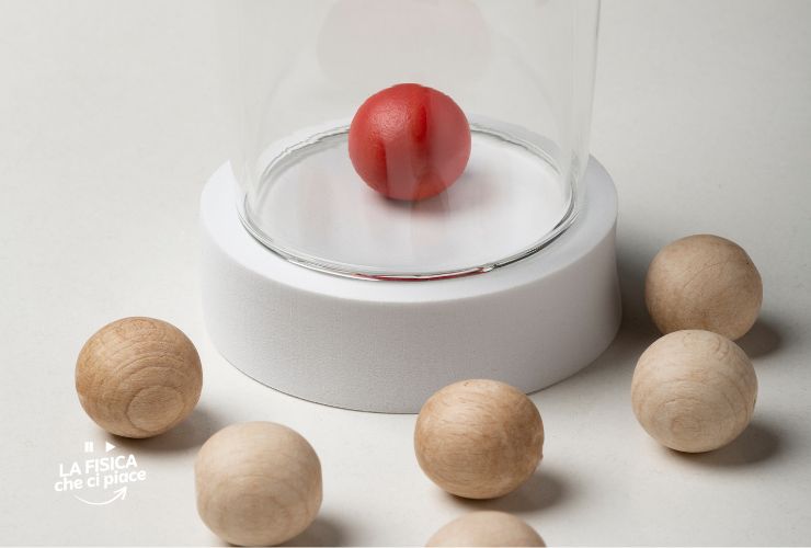 esperimento-pallina-bambini-fisica-che-ci-piace