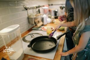 Il cibo che si attacca alla padella, che fastidio: ma stai sicuramente sbagliando una cosa banalissima