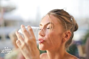 Singhiozzo, le cause possono essere anche le più insospettabili: con questi metodi riuscirai a fartelo passare subito