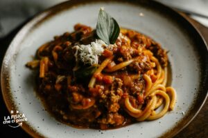 Scienziati italiani hanno scoperto il segreto per un sugo perfetto: con questa ricerca hanno vinto l'Ig Nobel per la Fisica