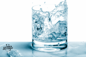 Basta mettere un freccia dietro a un bicchiere d'acqua per farla ribaltare: l'esperimento da fare a cena lascerà i tuoi ospiti senza parole