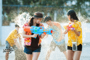 Pistola ad acqua fai da te, ti basta una bottiglietta d'acqua: il suo funzionamento è tanto banale quanto sorprendente
