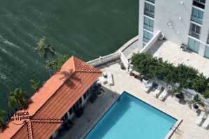 A parità di acqua e profondità dove è maggiore la pressione, in mare o in piscina? È una questione di fisica