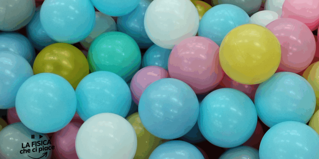 Ti basta un imbuto e due palline e il divertimento è assicurato: tutto grazie alla fisica