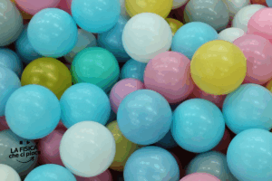 Ti basta un imbuto e due palline e il divertimento è assicurato: tutto grazie alla fisica