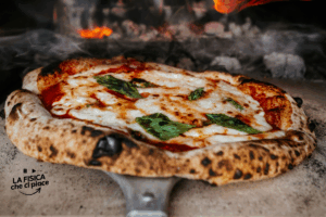 Il bordo bruciacchiato della pizza fa male? C'è a chi piace da morire ma la realtà è questa