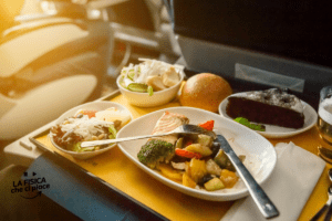 Ogni volta in aereo il cibo non ti sa di nulla, non è colpa tua e neanche della preparazione: è lui il responsabile