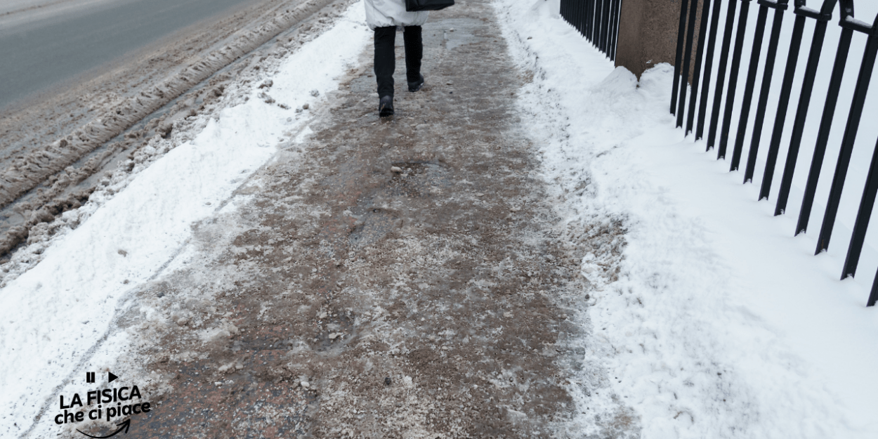 Ogni volta che arrivano le basse temperature viene buttato il sale sulle strade: a cosa serve davvero?
